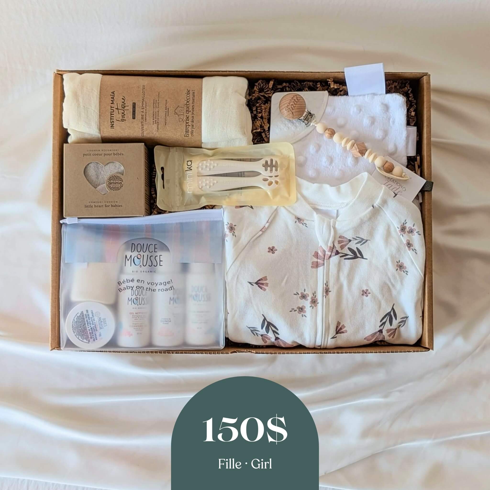 Boîte naissance fille 150$ avec pyjama fleuri, ensemble soin bébé et accessoires québécois