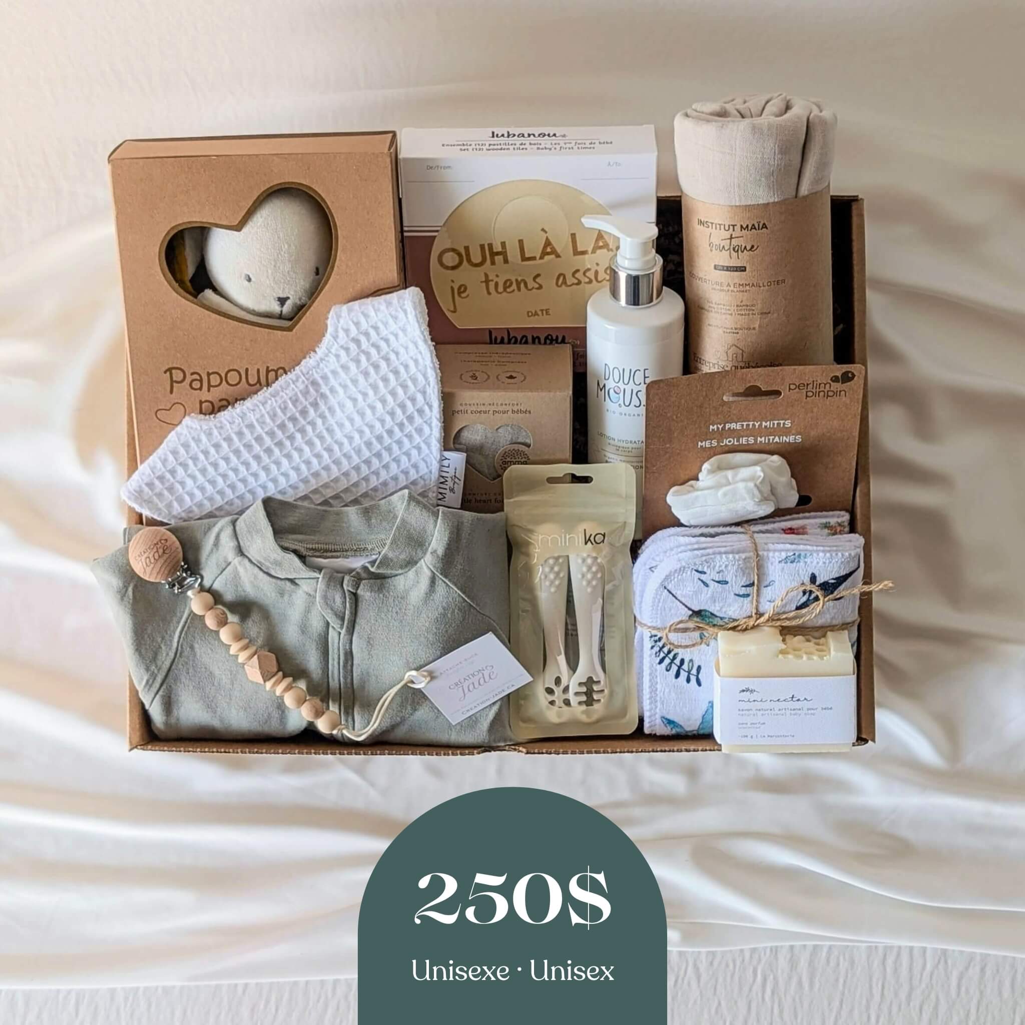 Coffret cadeau naissance unisexe ou garçon 250$ avec doudou, vêtements, mitaines et soins bébé produits locaux