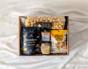 Boîte cadeau Érable avec thé noir, sirop d’érable, popcorn et douceurs acéricoles du Québec