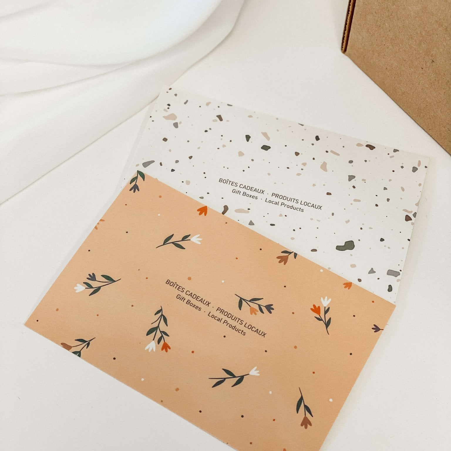 Carton fleuris et unisexe pour mot personnalisée